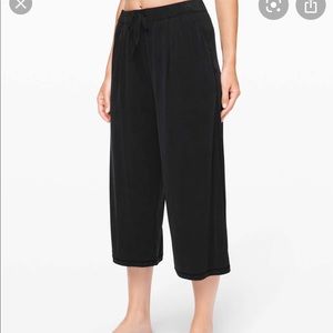 NWT Lululemon flow in elegance crops